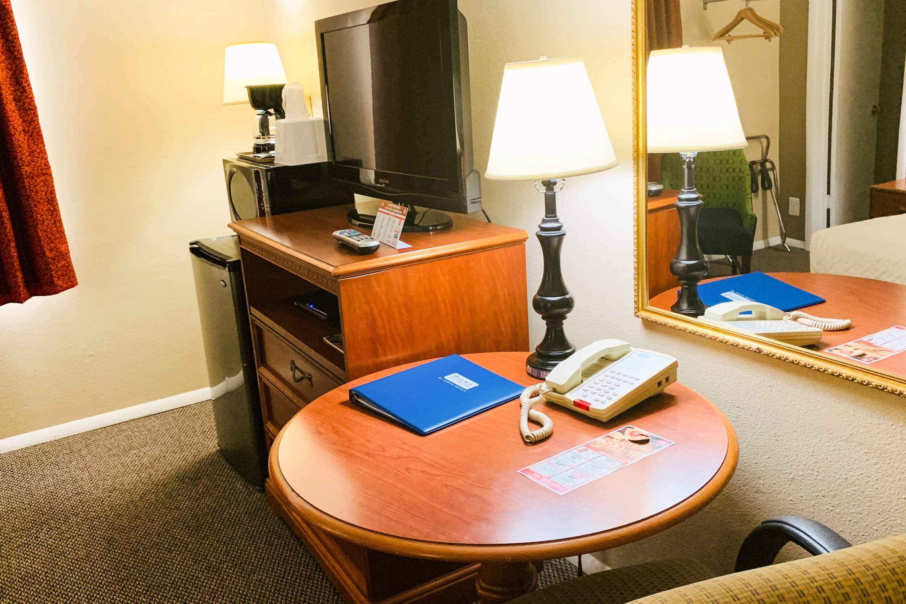 שרידן Rodeway Inn & Suites מראה חיצוני תמונה